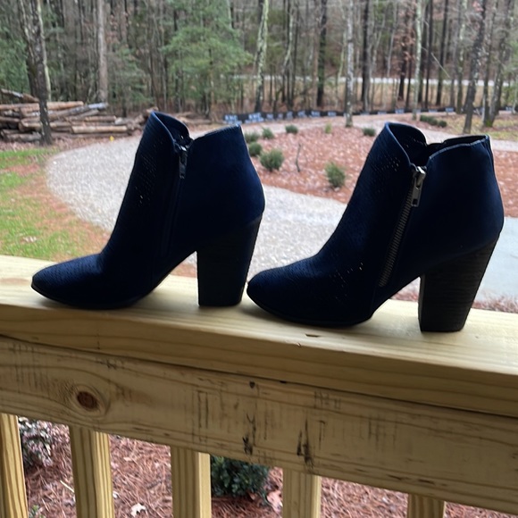 Navy Blue Boots Booties Carlos Santana 8.5 Like New - Picture 4 of 9